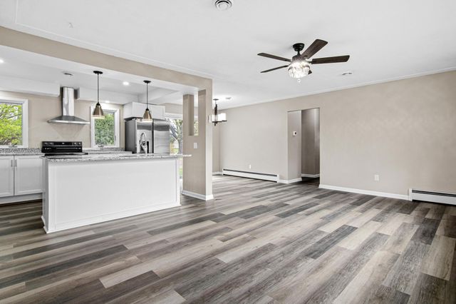 8033 Georgia Avenue N, Brooklyn Park, MN 55445