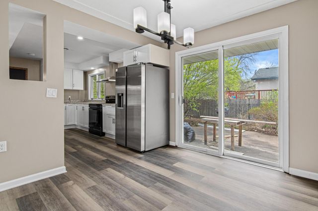 8033 Georgia Avenue N, Brooklyn Park, MN 55445
