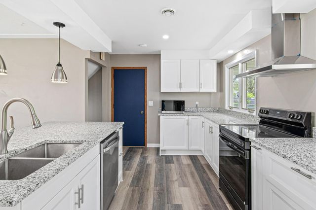 8033 Georgia Avenue N, Brooklyn Park, MN 55445