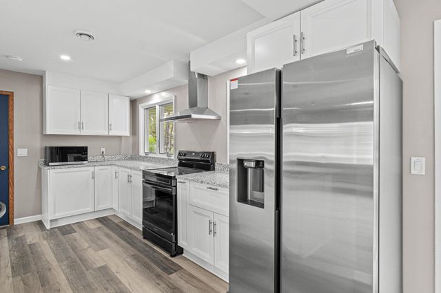 8033 Georgia Avenue N, Brooklyn Park, MN 55445