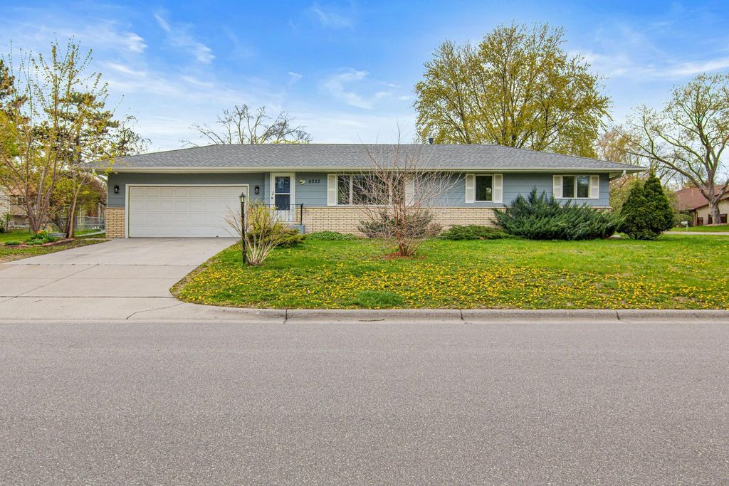 8033 Georgia Avenue N, Brooklyn Park, MN 55445