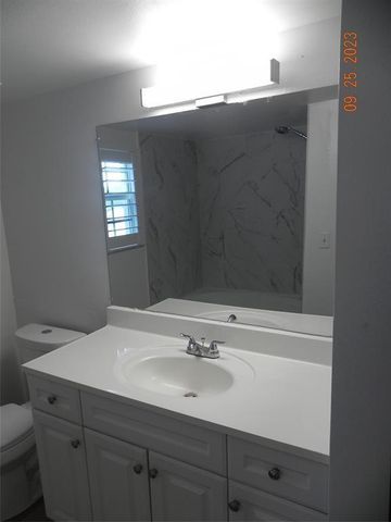577 SW 111th Lane 204, Pembroke Pines, FL 33025