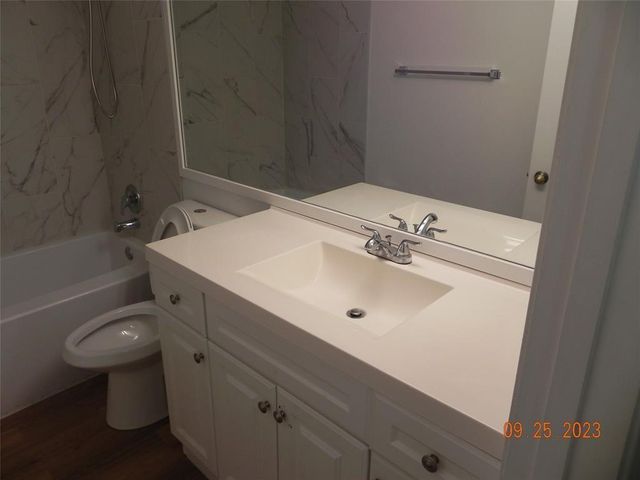 577 SW 111th Lane 204, Pembroke Pines, FL 33025