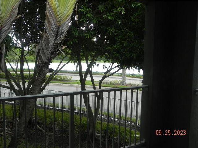 577 SW 111th Lane 204, Pembroke Pines, FL 33025