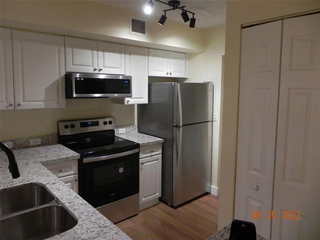 577 SW 111th Lane 204, Pembroke Pines, FL 33025
