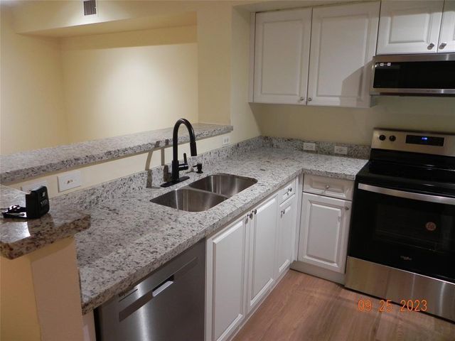 577 SW 111th Lane 204, Pembroke Pines, FL 33025