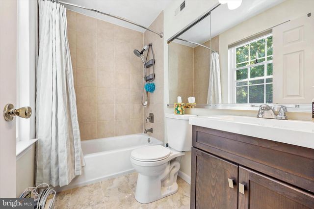 1 EATON CT, Newtown, PA 18940