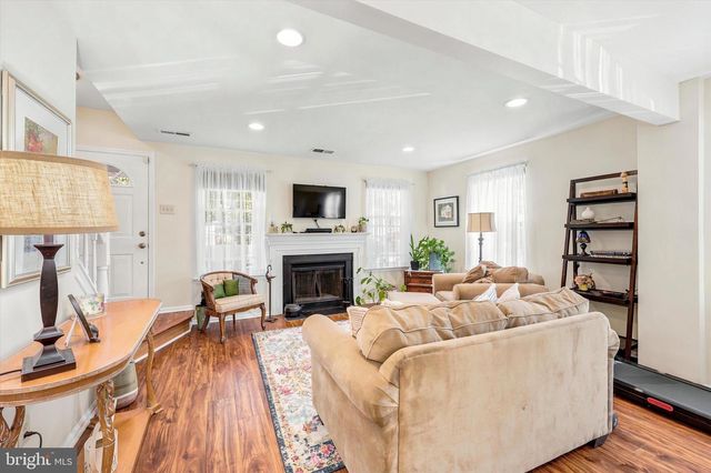 1 EATON CT, Newtown, PA 18940