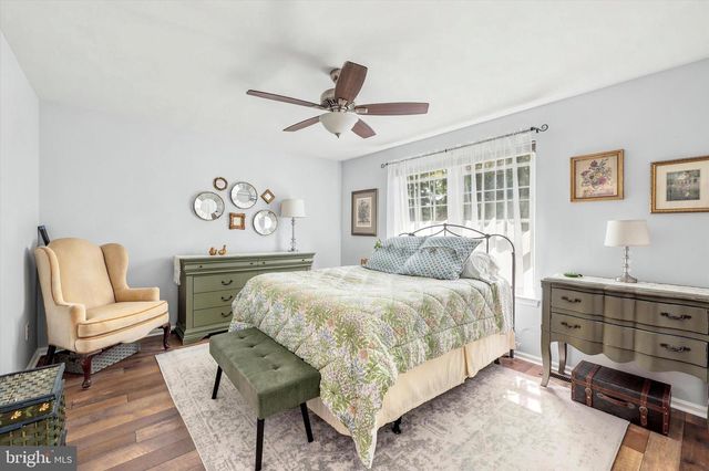 1 EATON CT, Newtown, PA 18940