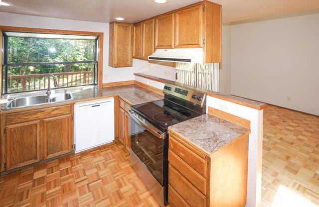 5928 160th Court NE, Redmond, WA 98052