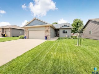 5205 S Sirocco Ave, Sioux Falls, SD 57108