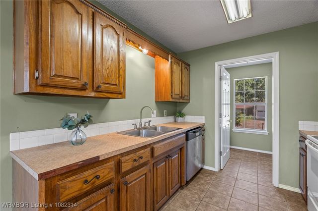 322 Country Lane Drive, Alma, AR 72921