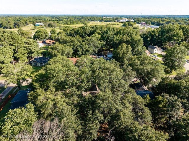 322 Country Lane Drive, Alma, AR 72921