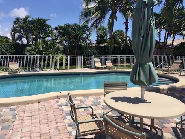 720 NE 13th Ct 3, Fort Lauderdale, FL 33304