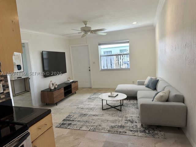 720 NE 13th Ct 3, Fort Lauderdale, FL 33304