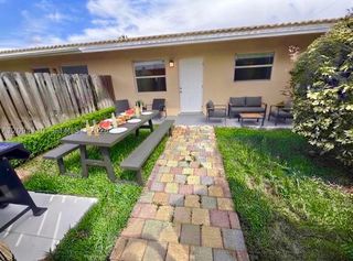 720 NE 13th Ct 3, Fort Lauderdale, FL 33304