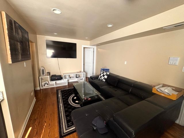 6133-6135 W Belmont Avenue, Chicago, IL 60634