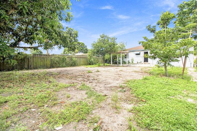 724 S D Street, Lake Worth Beach, FL 33460