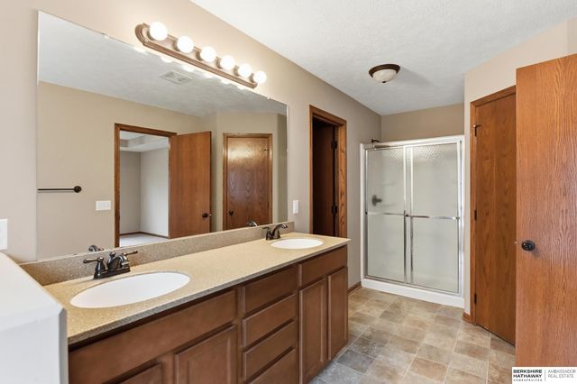 19374 Blaine Street, Omaha, NE 68135