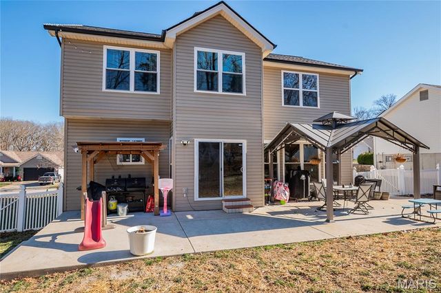 2420 Silver Lake Estates Drive, Pacific, MO 63069