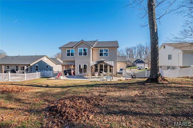 2420 Silver Lake Estates Drive, Pacific, MO 63069