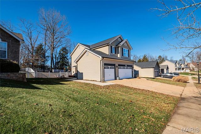 2420 Silver Lake Estates Drive, Pacific, MO 63069