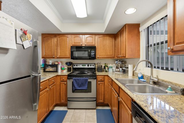 3329 W DANBURY Drive F211, Phoenix, AZ 85053
