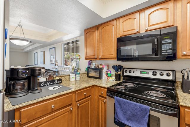3329 W DANBURY Drive F211, Phoenix, AZ 85053