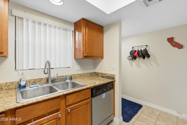 3329 W DANBURY Drive F211, Phoenix, AZ 85053