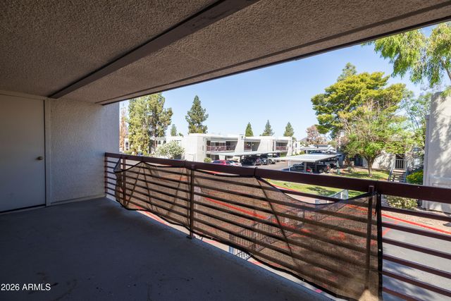 3329 W DANBURY Drive F211, Phoenix, AZ 85053