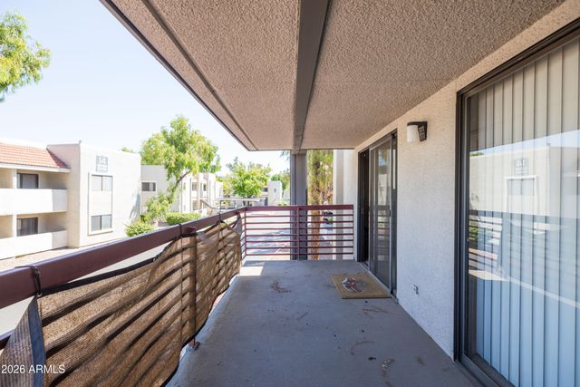 3329 W DANBURY Drive F211, Phoenix, AZ 85053