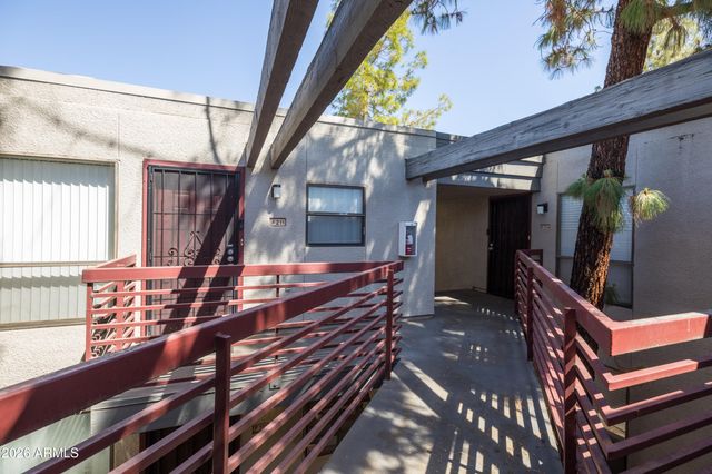 3329 W DANBURY Drive F211, Phoenix, AZ 85053