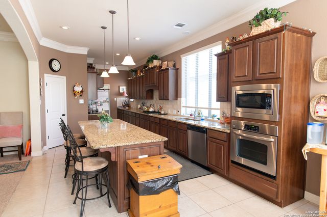 21706 Chaucer Hill, San Antonio, TX 78256