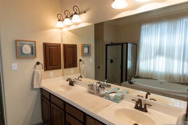 21706 Chaucer Hill, San Antonio, TX 78256