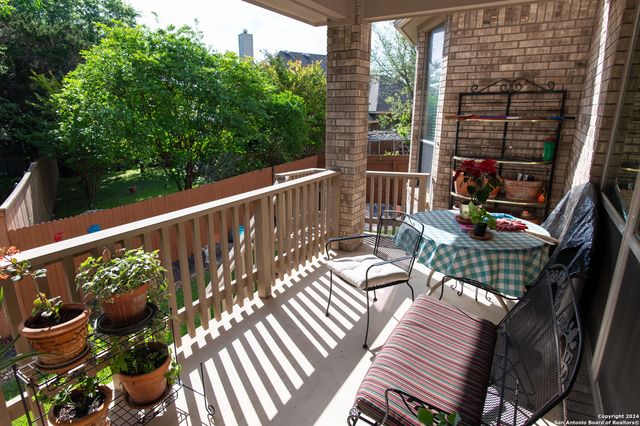21706 Chaucer Hill, San Antonio, TX 78256