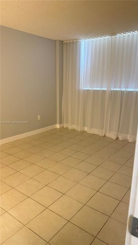 16465 NE 22nd Ave 105, North Miami Beach, FL 33160