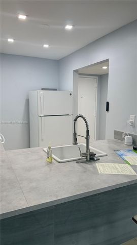 16465 NE 22nd Ave 105, North Miami Beach, FL 33160