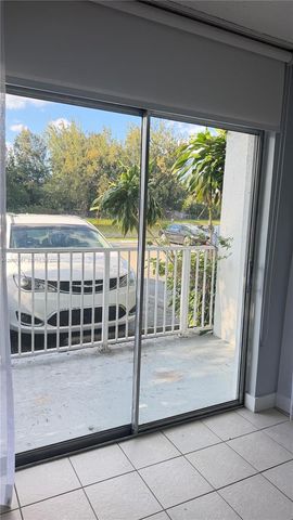 16465 NE 22nd Ave 105, North Miami Beach, FL 33160