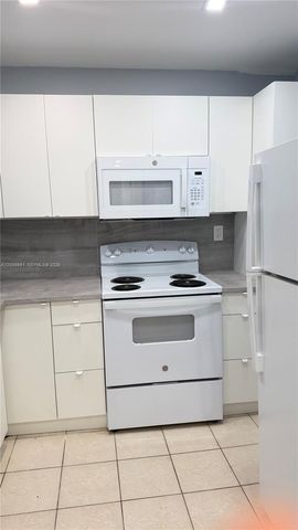 16465 NE 22nd Ave 105, North Miami Beach, FL 33160