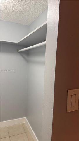 16465 NE 22nd Ave 105, North Miami Beach, FL 33160