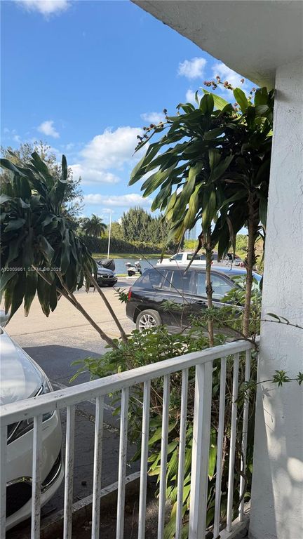 16465 NE 22nd Ave 105, North Miami Beach, FL 33160