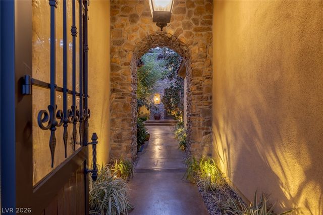 2939 Red Arrow Drive, Las Vegas, NV 89135