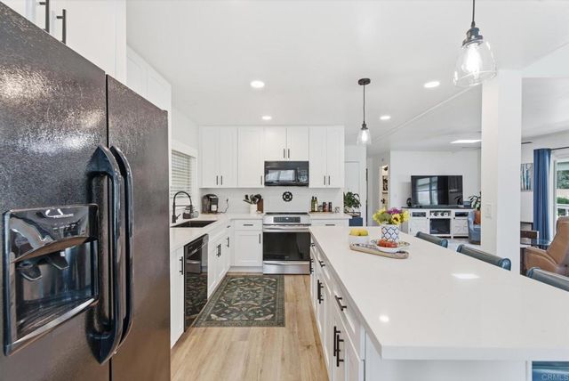 8975 Lawrence Welk Drive 285, Escondido, CA 92026