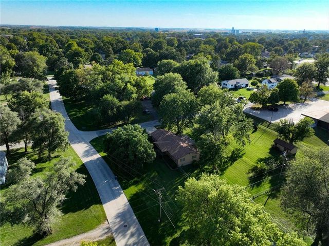 500 N 4th Street, Hiawatha, KS 66434