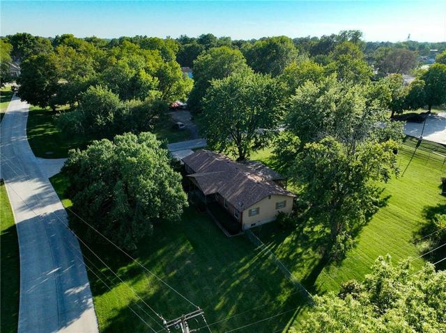 500 N 4th Street, Hiawatha, KS 66434
