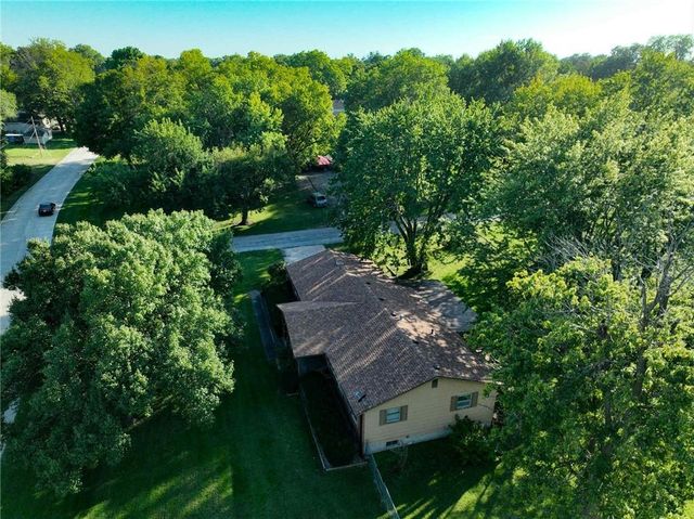 500 N 4th Street, Hiawatha, KS 66434