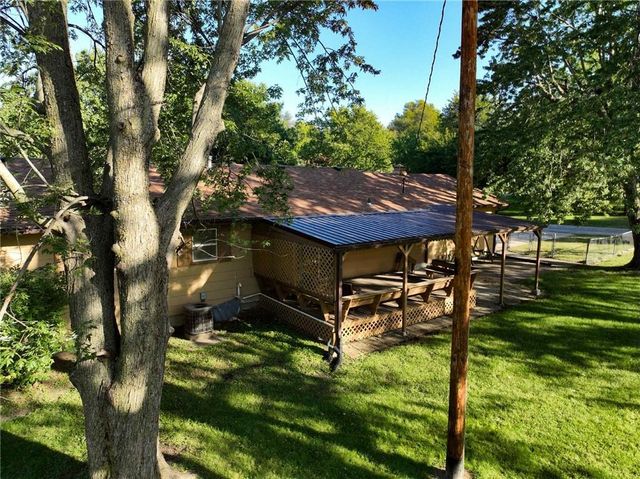 500 N 4th Street, Hiawatha, KS 66434