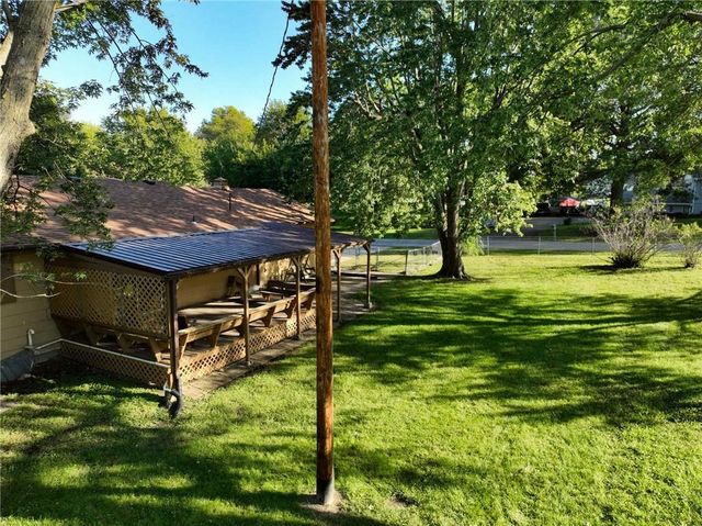 500 N 4th Street, Hiawatha, KS 66434