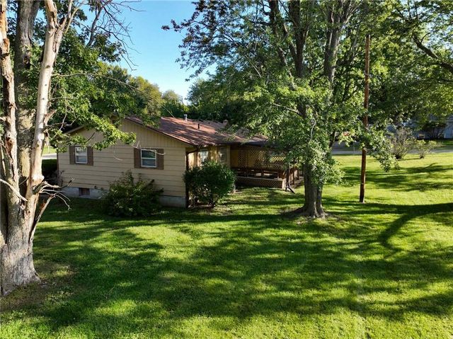 500 N 4th Street, Hiawatha, KS 66434