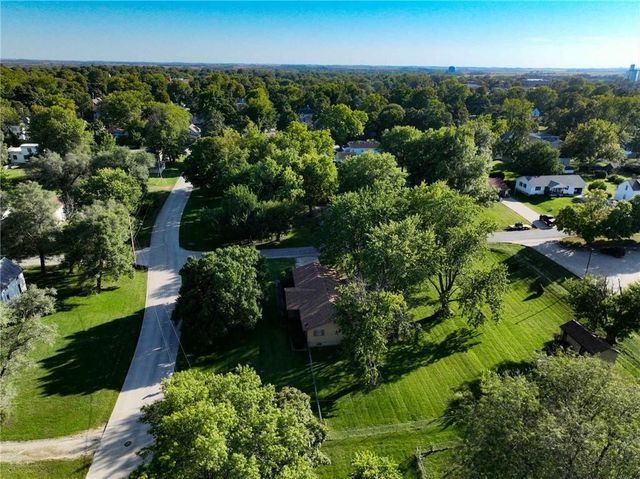 500 N 4th Street, Hiawatha, KS 66434